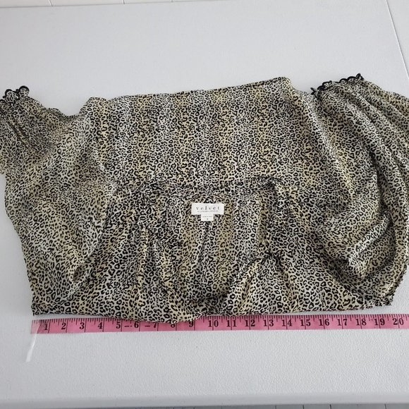 Velvet Graham & Spencer Womens Animal Print Blouse Size S Ruffled V Neck Sheer - Picture 7 of 10